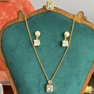 Gorgeous Gold Jewelry Set!  Be ready for anything in a flash!